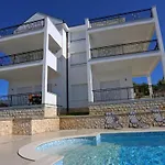Lovely With Beautiful Pool Apartment