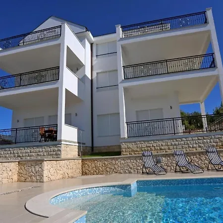 Lovely With Beautiful Pool Διαμέρισμα