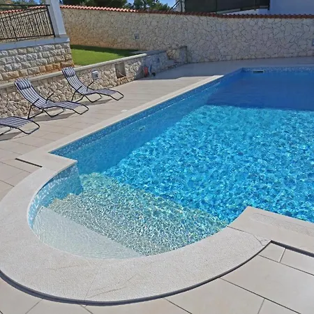 Lovely With Beautiful Pool *