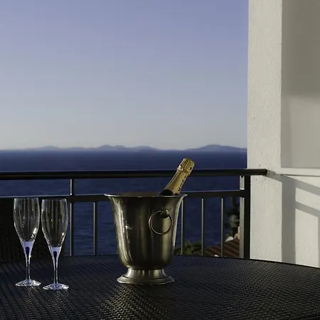 Lovely With Beautiful Pool Apartment *