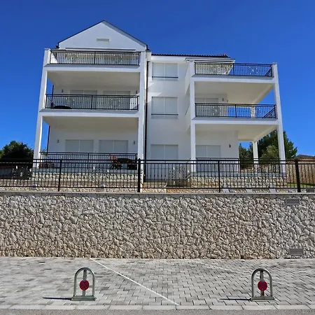 Apartment Lovely With Beautiful Pool *