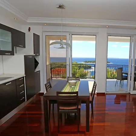 Apartment Lovely With Beautiful Pool