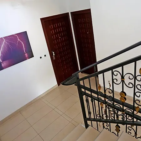 Апартаменты Lovely With Beautiful Pool Примоштен