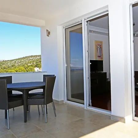 Apartment Lovely With Beautiful Pool Primosten