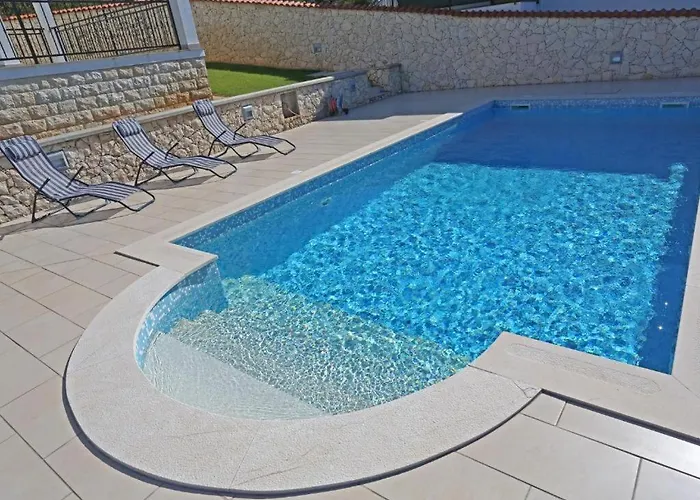 Lovely With Beautiful Pool *