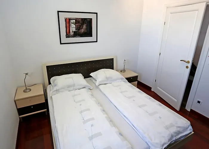 Lovely With Beautiful Pool 프리모스턴